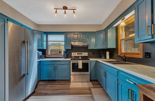 Willmar House | Lakeside retreat with indoor pool, hot tub and sauna