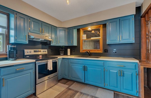 Willmar House | Lakeside retreat with indoor pool, hot tub and sauna