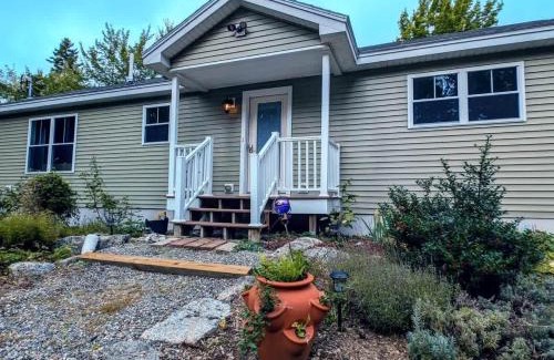 Mariaville House | Lakeside Serenity Cabin watersports Family