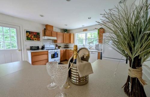 Mariaville House | Lakeside Serenity Cabin watersports Family