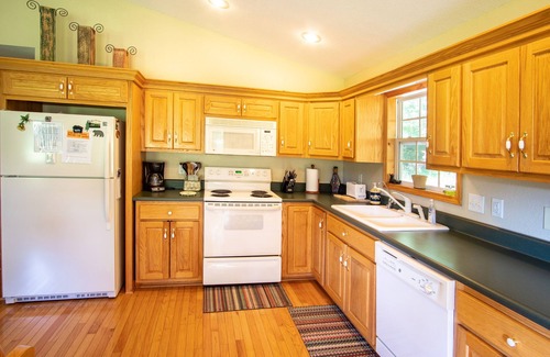 Hayesville House | Lakeside Serenity: Lakefront-Pool Table- 4X4 Needed