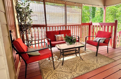 Southwest Raleigh Apartment | Lakeside Studio near a Greenway