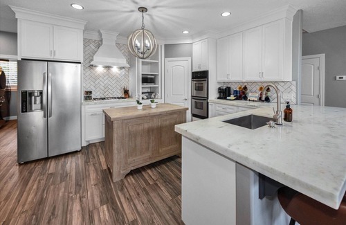 Atascocita House | Lakeside Villa with Pool & Spa 30 Mins Downtown