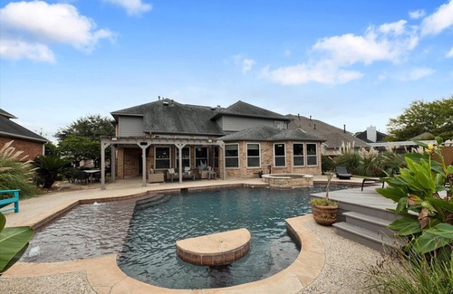 Atascocita House | Lakeside Villa with Pool & Spa 30 Mins Downtown