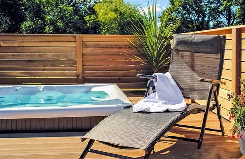 Westcott Ski Chalet | Lakeside Willow Lodge