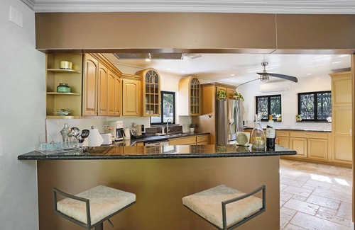 Lazy Lake House | Lakeview 1 Acre, Tropical Pool, 10min Beach! Kayak, Pond, Spa - Fort Lauderdale