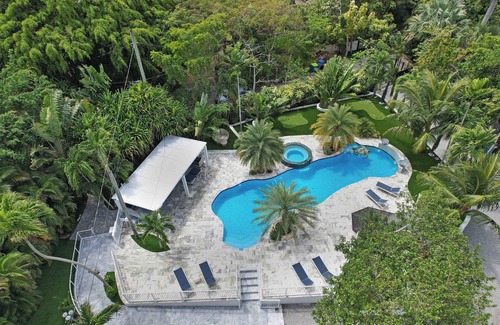 Lazy Lake House | Lakeview 1 Acre, Tropical Pool, 10min Beach! Kayak, Pond, Spa - Fort Lauderdale