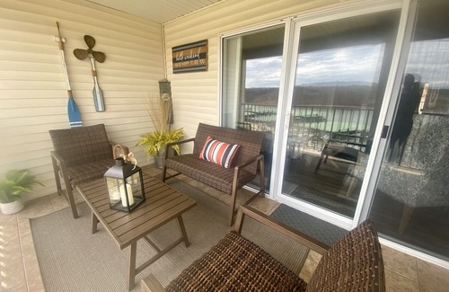Kaiser Condo | Lakeview 4 bdrm/3bath/Conveniently located to most attractions/private boat slip