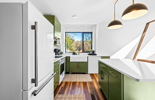 Sevierville Cabin | Lakeview A-Frame X2 | Hot Tub Pickleball Kayak