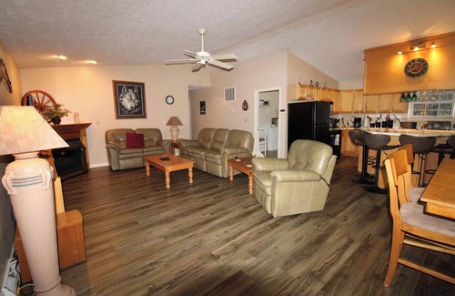 Mammoth Cave House | Lakeview Landing - Beautiful Lakefront Home With Dock