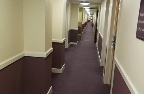 Glemsford Hotel | Lakeview Manor Retreat