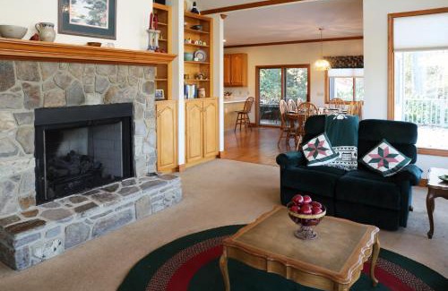 Waynesville House | Lakeview on the Links