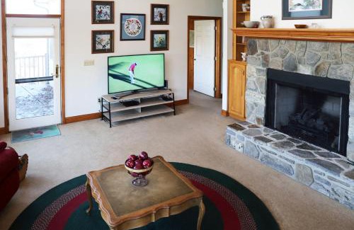 Waynesville House | Lakeview on the Links