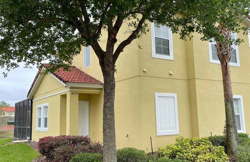 Sunset Lakes House | Lakeview Retreat on a gated resort with private pool