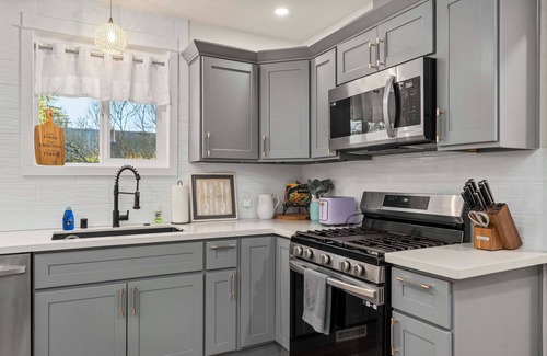 Tillicum House | Lakewood Stunner sleeps 6-8! Two KING size beds!