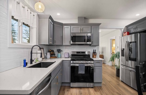 Tillicum House | Lakewood Stunner sleeps 6-8! Two KING size beds!