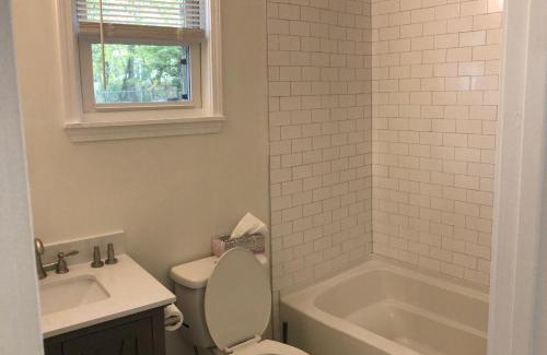 Durham House | Lakewoodlyon Park Renovated Cottage Near Duke 23a