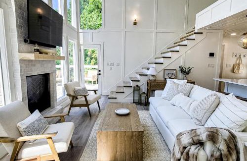 Maynardville House | Lakin' It Easy