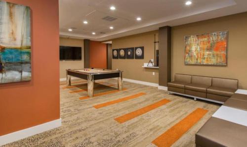 Koreatown Apartment | LALAs House- 1br with Free Parking, Pool and Sauna