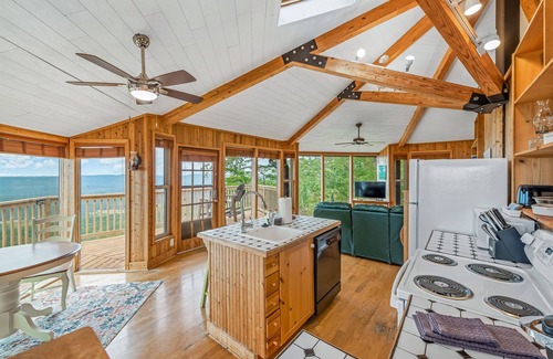 Mentone Cabin | L’Amour Rock-one of a kind stay on the edge