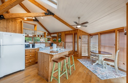 Mentone Cabin | L’Amour Rock-one of a kind stay on the edge