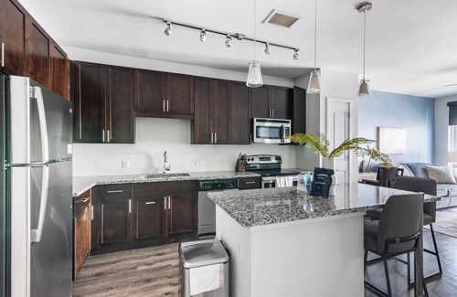 Central Business District Apartment | Landing | Amazing 1BD, Gym, Rooftop Lounge