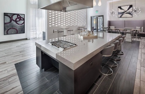 Central Business District Apartment | Landing | Amazing 1BD, Gym, Rooftop Lounge