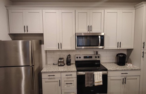 Newberry Apartment | Landing | Amazing 2BD, Pool, Gym