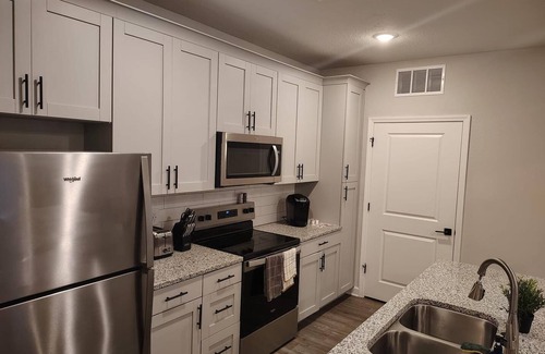 Newberry Apartment | Landing | Amazing 2BD, Pool, Gym