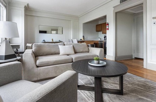 DeBaliviere Place Apartment | Landing at 275 on the Park - Senate - 1 Bedroom in De Baliviere Place