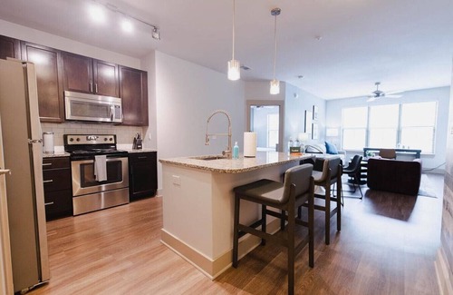 Crestline Heights Apartment | Landing at 4700 Colonnade - 2 Bedrooms in Overton