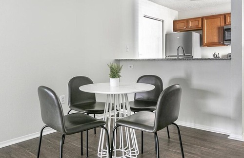 Blue Ash Apartment | Landing at Altitude Blue Ash - 2 Bedrooms in Downtown Blue Ash