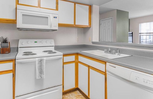 Wichita Apartment | Landing at Crown Chase Apartments - 1 Bedroom in Downtown Wichita