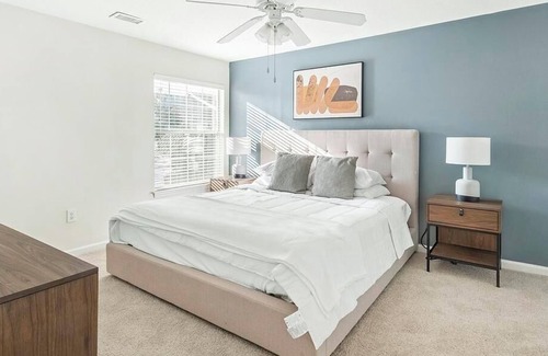 Crestline Heights Apartment | Landing at Crowne at Grandview - 2 Bedrooms in Overton