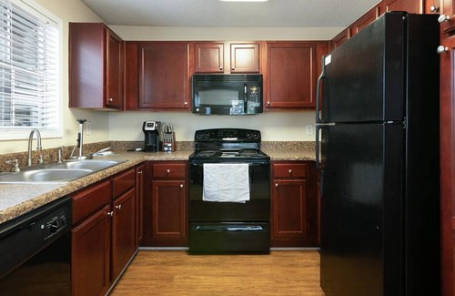 Jamestown Apartment | Landing at Crowne at James Landing Apartments - 2 Bedrooms in Downtown High Point