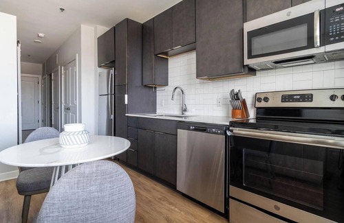 Durham Apartment | Landing at Foster on the Park - Studio in Downtown