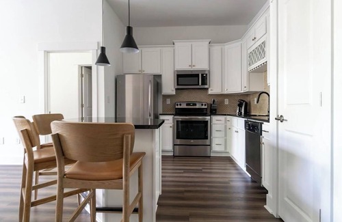 Cary Apartment | Landing at Lofts at Weston Lakeside - 1 Bedroom in Cary