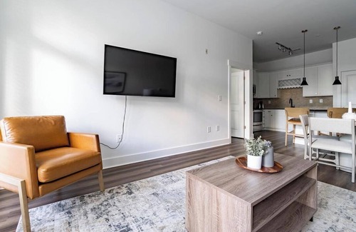 Cary Apartment | Landing at Lofts at Weston Lakeside - 1 Bedroom in Cary