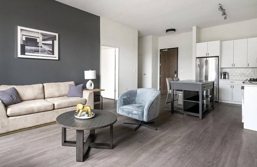 Logan Square Apartment | Landing at Logan Apartments - Studio in Logan Square