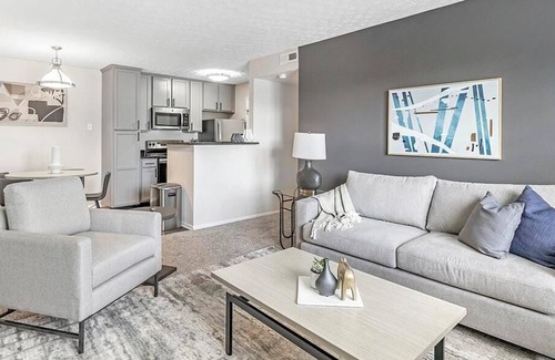 Lewis Center Apartment | Landing at Oak Creek at Polaris - 2 Bedrooms in Downtown Columbus