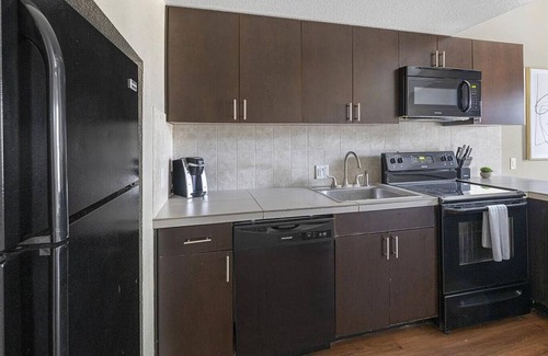 Longmont Apartment | Landing at Parkway Flats - 2 Bedrooms in Downtown Longmont