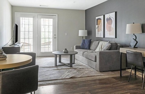 Lithonia Apartment | Landing at Retreat at Stonecrest - 1 Bedroom in Downtown Lithonia