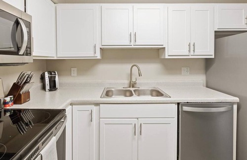 Cordova Apartment | Landing at Stonebridge Crossing Apartment Homes - 3 Bedrooms in Downtown Cordova