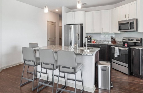 Central Business District Apartment | Landing | Beautiful 1BD, Rooftop Lounge, Gym