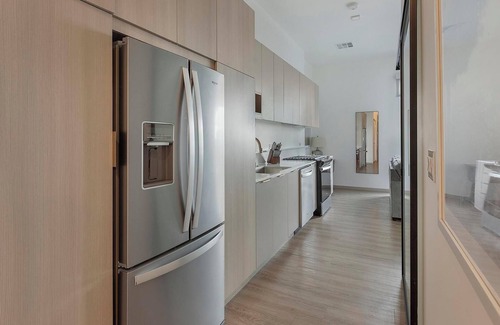 Spring Valley Apartment | Landing | Chic Studio, Pool, Gym