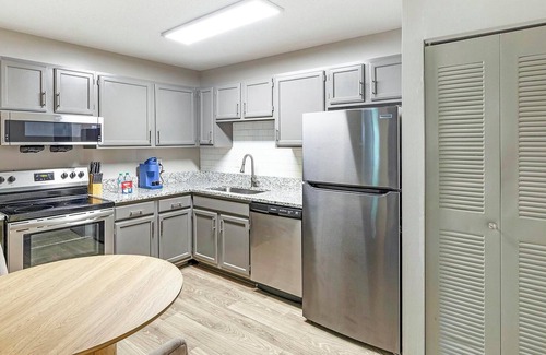 Huntsville Apartment | Landing | Incredible 1BD, Pool, Gym