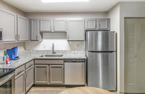 Huntsville Apartment | Landing | Incredible 1BD, Pool, Gym