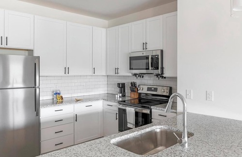 Athens Apartment | Landing | Incredible 2BD, Gym, Yoga Studio