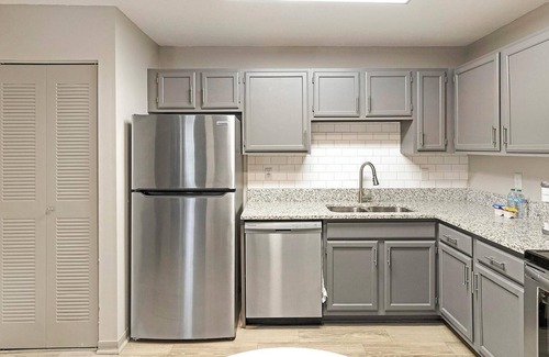 Huntsville Apartment | Landing | Modern 1BD, Pool, Clubhouse