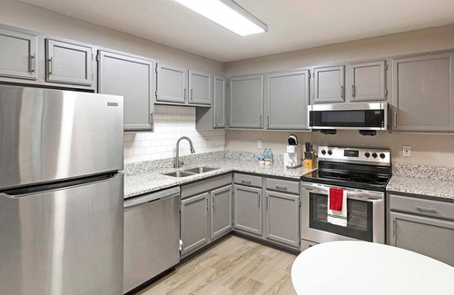 Huntsville Apartment | Landing | Modern 1BD, Pool, Clubhouse